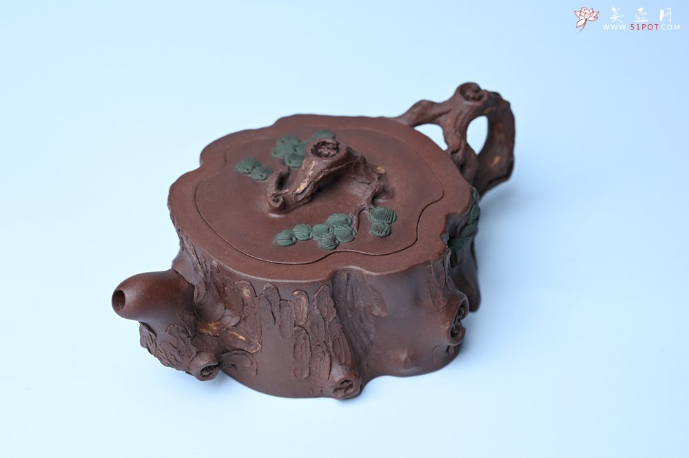 紫砂壶图片：实力派国工奚亮 全手工双色松桩壶 此壶灵动刻画描绘松桩之形 - 全手工紫砂壶网