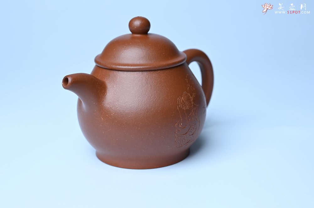 紫砂壶图片：美壶特惠 王老师 全手工红降坡泥潘壶 国助工 易轩 范小君徒杨志老师刻绘 装饰小富贵特文气 - 全手工紫砂壶网