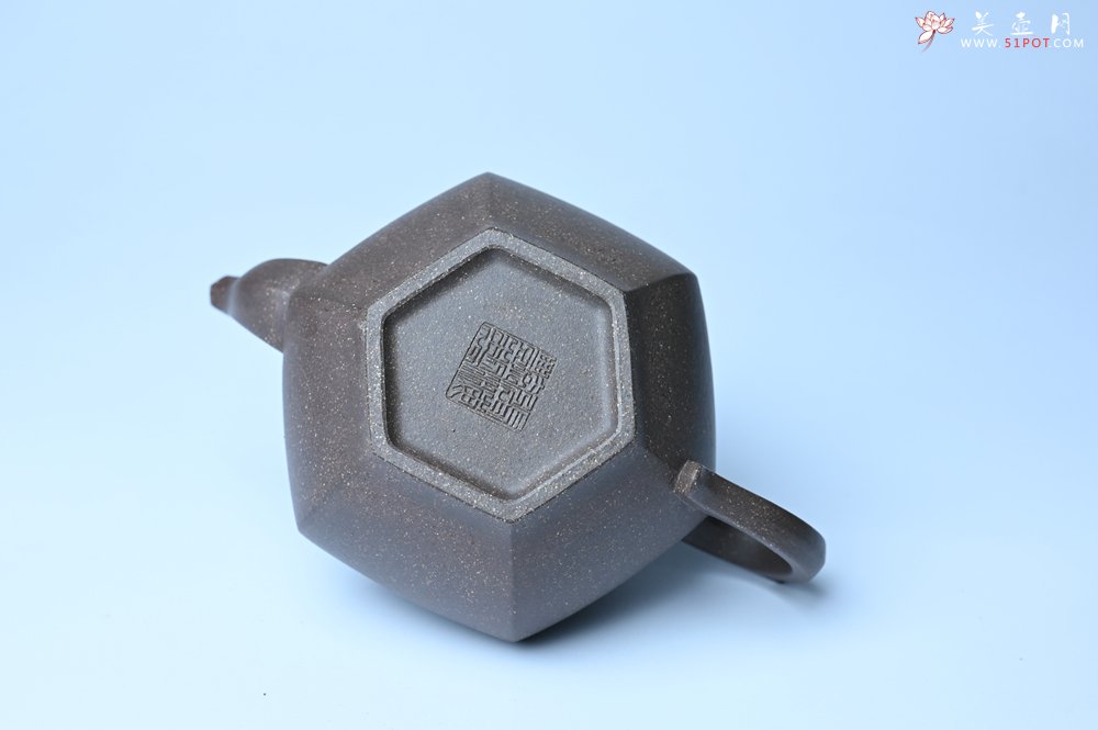 紫砂壶图片：实力派张海艳全手工特好老青灰段泥六方笑樱壶 做工灰常精致 气韵流畅 - 全手工紫砂壶网