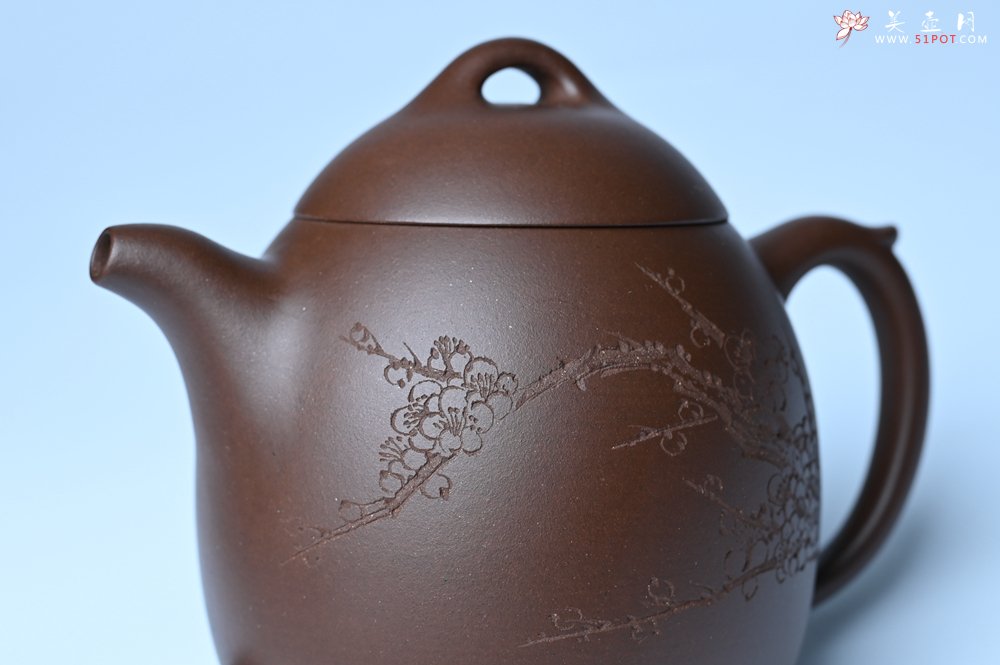 紫砂壶图片：美壶福利特惠 精致特好老紫泥秦权壶 刻梅花 特文气 - 全手工紫砂壶网