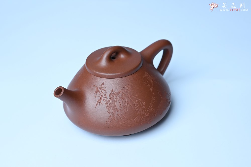 紫砂壶图片：特好底曹青 全手工小子冶石瓢 抚琴看修竹 装饰特文气 期待与亲结缘 - 全手工紫砂壶网