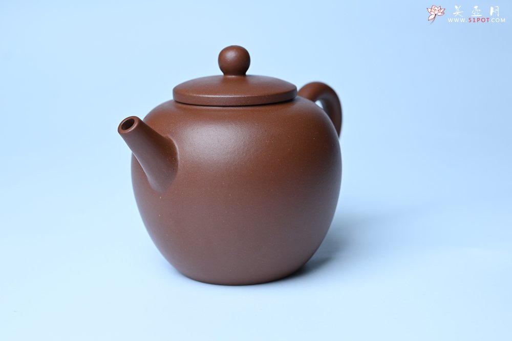 紫砂壶图片：毛国强入室弟子黄云初 特好老紫泥清莲壶 何水法书法清白 刘世涛伯陶刻 - 全手工紫砂壶网