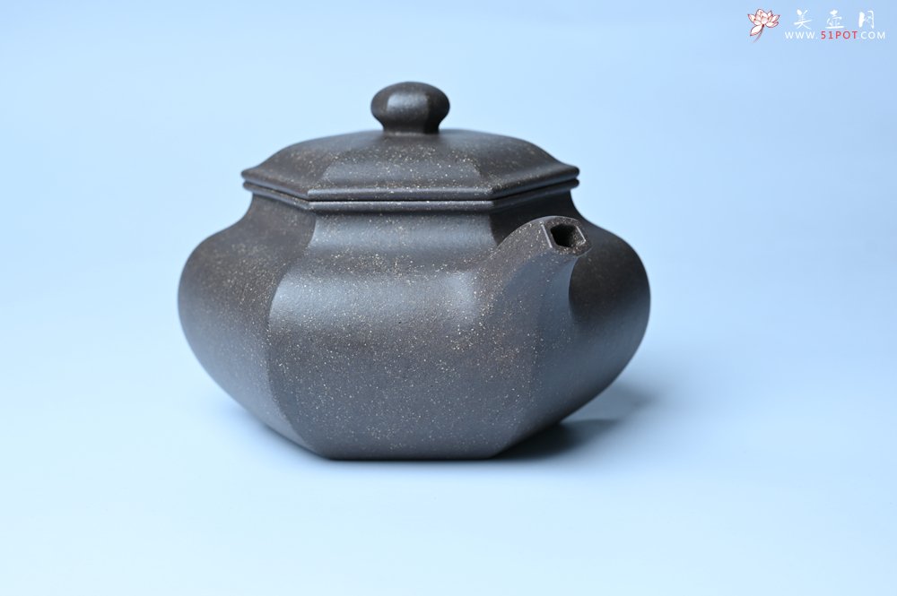 紫砂壶图片：实力派张海艳全手工精工老青灰泥六方仿古壶 气势磅礴 线面挺括平正 - 全手工紫砂壶网