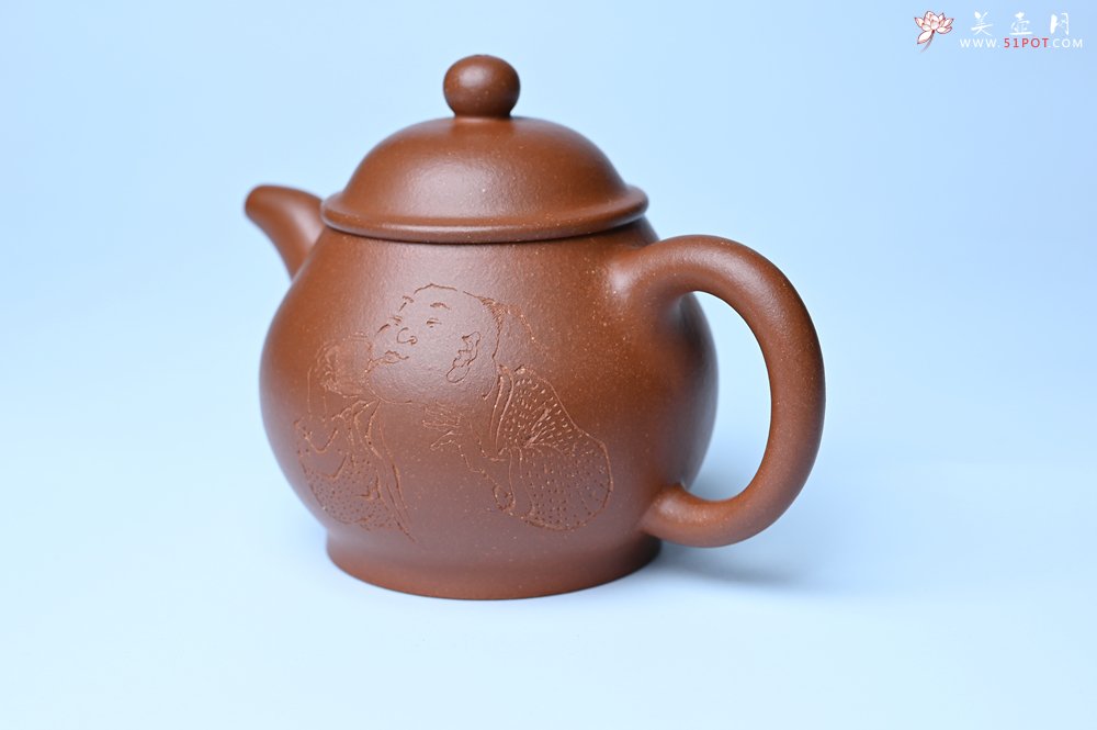 紫砂壶图片：美壶特惠 王老师 全手工红降坡泥潘壶 国助工 易轩 范小君徒杨志老师刻绘 装饰小富贵特文气 - 全手工紫砂壶网