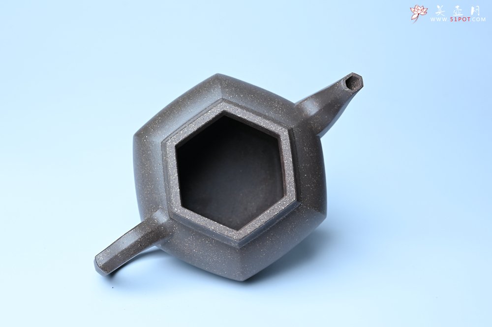 紫砂壶图片：实力派张海艳全手工特好老青灰段泥六方笑樱壶 做工灰常精致 气韵流畅 - 全手工紫砂壶网