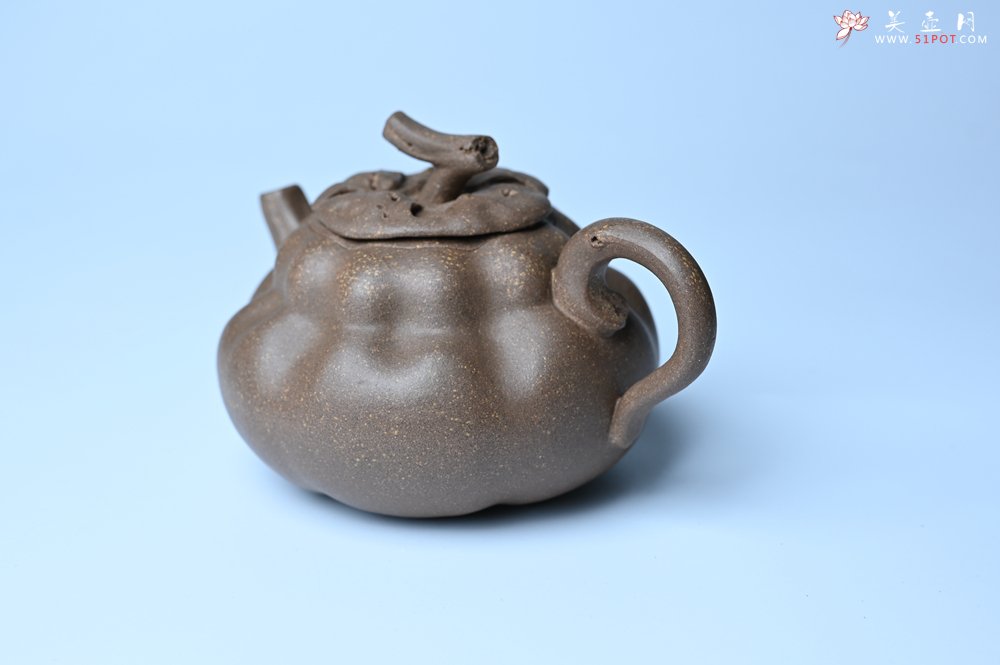 紫砂壶图片：美壶特惠 精致卡盖全手工老青段仿生小花货柿子壶 茶人醉爱 - 全手工紫砂壶网