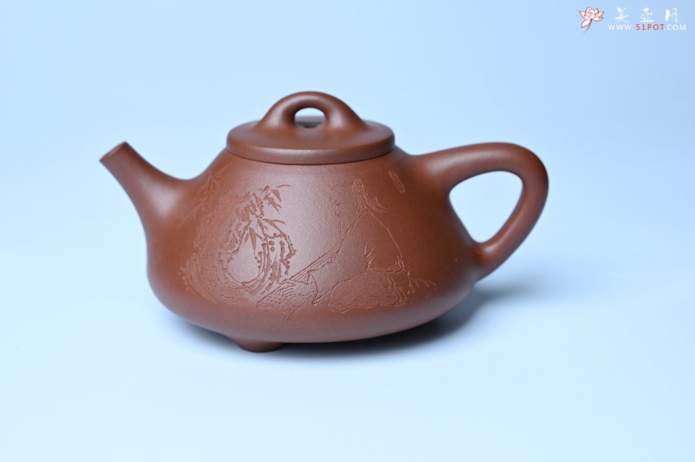 紫砂壶图片：特好底曹青 全手工小子冶石瓢 抚琴看修竹 装饰特文气 期待与亲结缘 - 全手工紫砂壶网