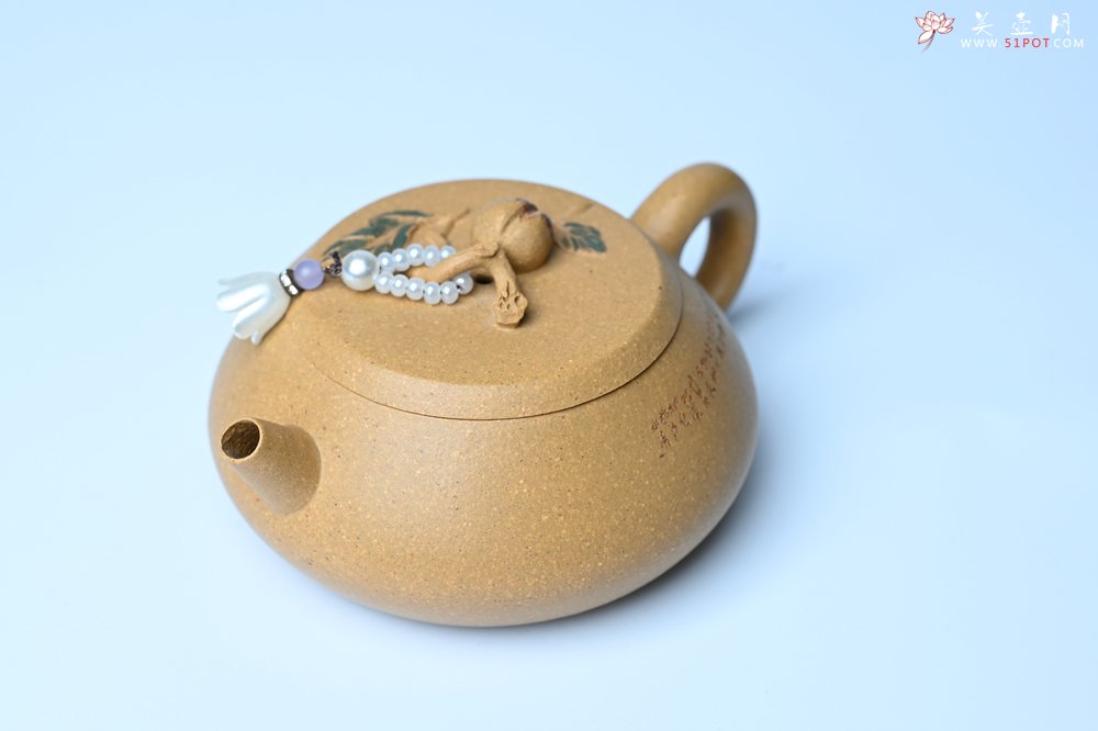 紫砂壶图片：美壶特惠 特好黄龙山段泥香桃壶 桃和叶特灵动 仿生佳作 - 全手工紫砂壶网
