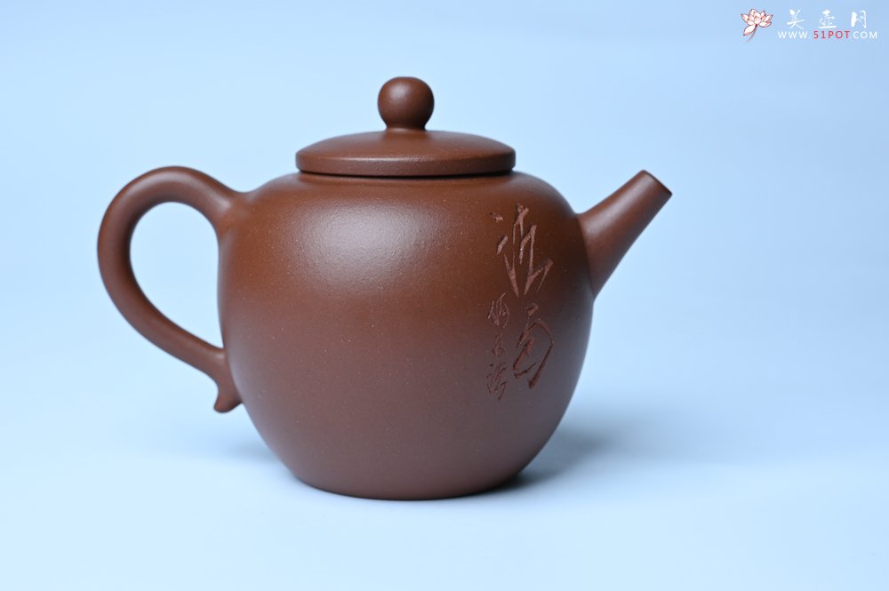 紫砂壶图片：毛国强入室弟子黄云初 特好老紫泥清莲壶 何水法书法清白 刘世涛伯陶刻 - 全手工紫砂壶网