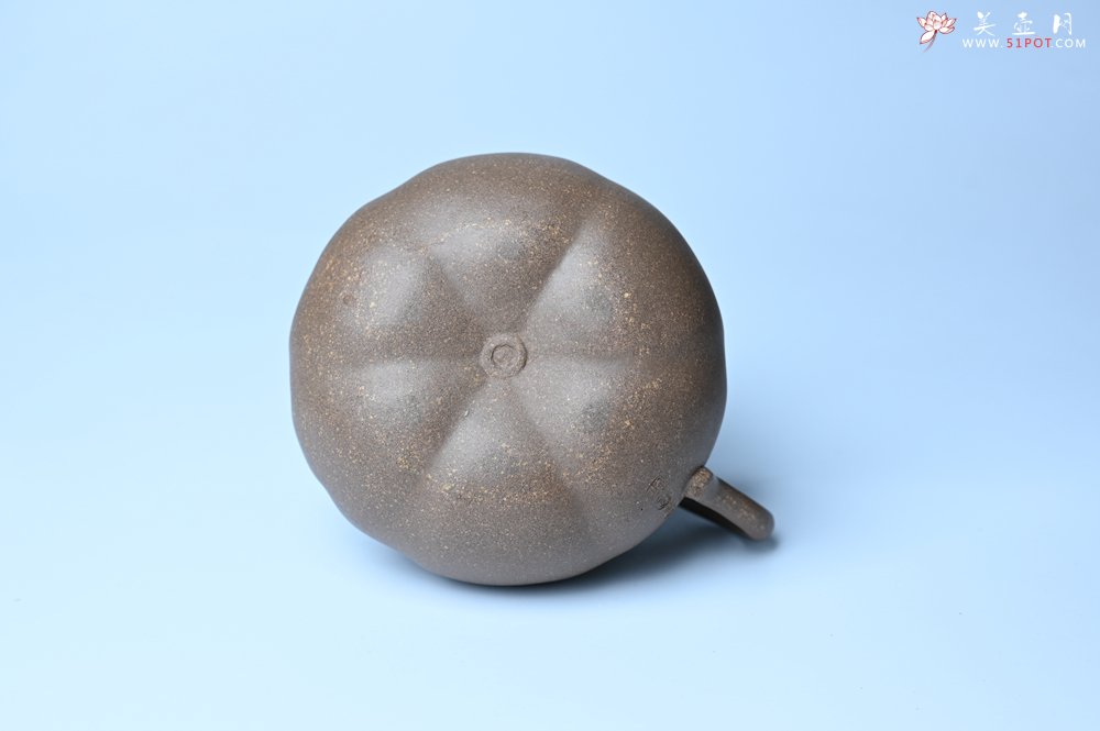 紫砂壶图片：美壶特惠 精致卡盖全手工老青段仿生小花货柿子壶 茶人醉爱 - 全手工紫砂壶网