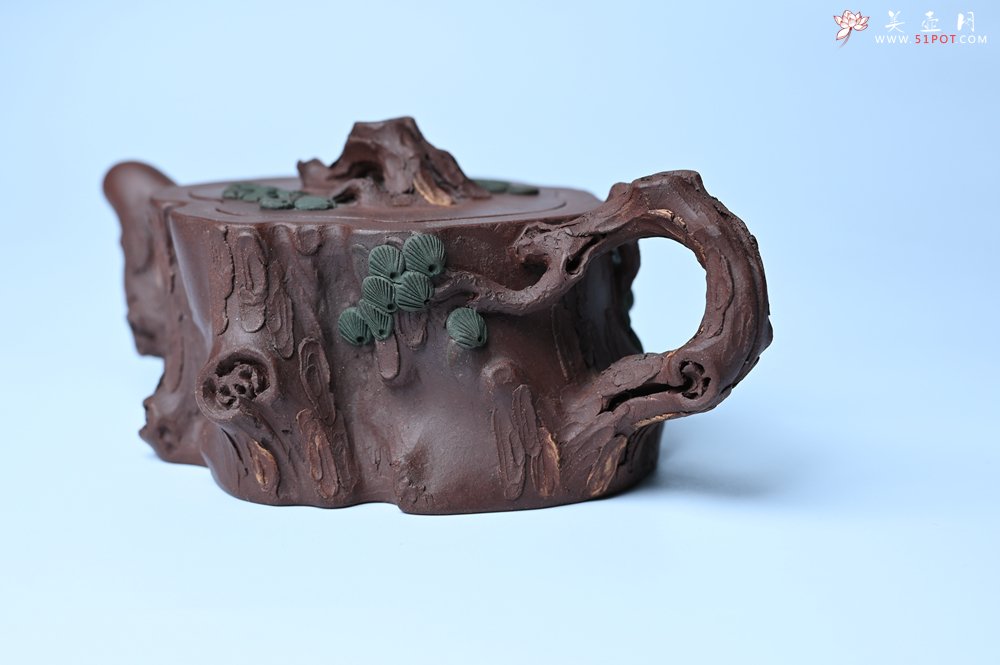 紫砂壶图片：实力派国工奚亮 全手工双色松桩壶 此壶灵动刻画描绘松桩之形 - 全手工紫砂壶网