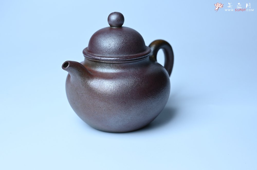 紫砂壶图片：美壶特惠 精致柴烧青灰泥掇球壶 茶人醉爱 - 全手工紫砂壶网