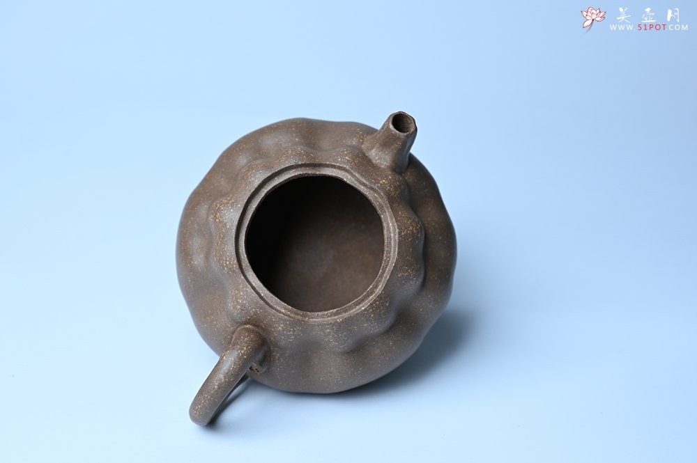 紫砂壶图片：美壶特惠 精致卡盖全手工老青段仿生小花货柿子壶 茶人醉爱 - 全手工紫砂壶网