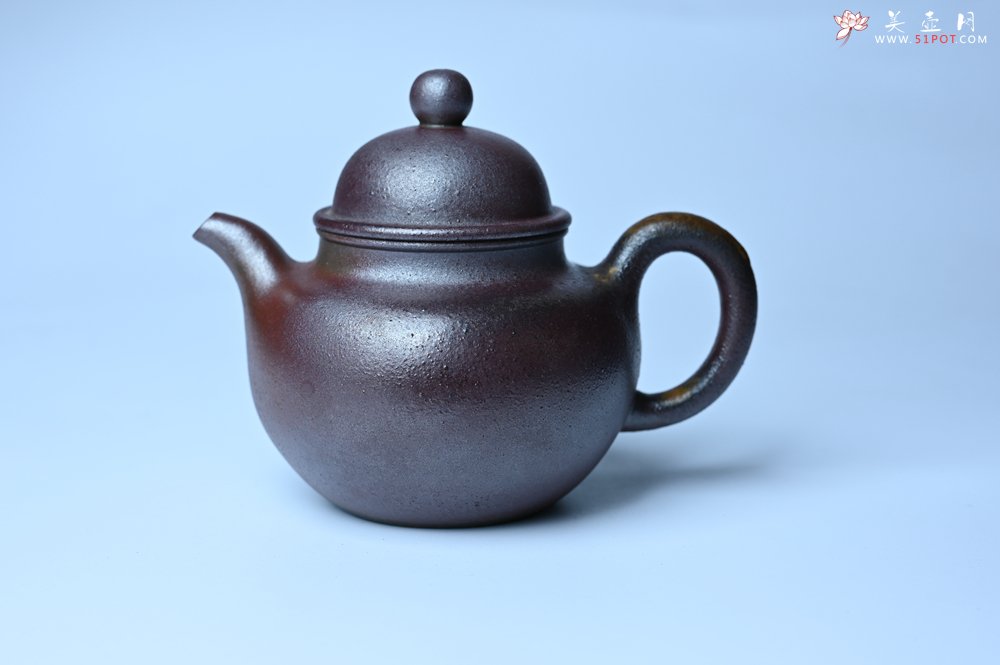 紫砂壶图片：美壶特惠 精致柴烧青灰泥掇球壶 茶人醉爱 - 全手工紫砂壶网