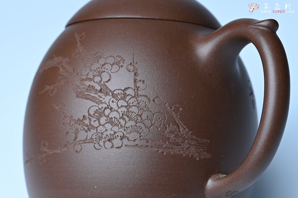 紫砂壶图片：美壶福利特惠 精致特好老紫泥秦权壶 刻梅花 特文气 - 全手工紫砂壶网