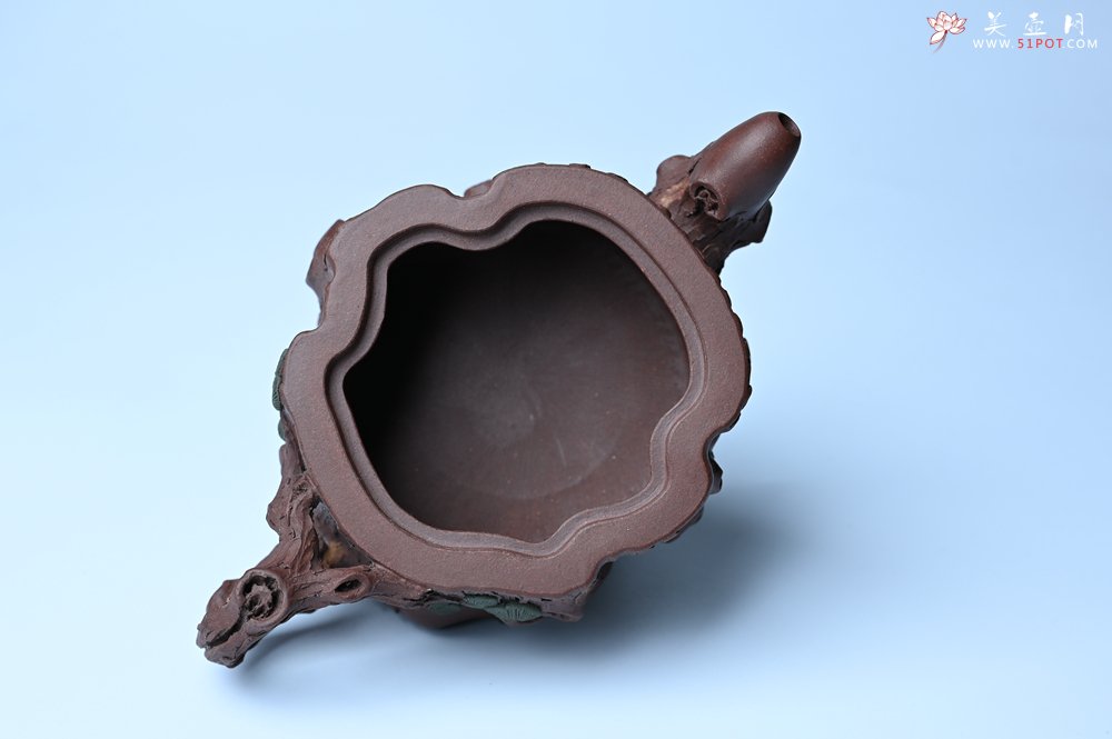 紫砂壶图片：实力派国工奚亮 全手工双色松桩壶 此壶灵动刻画描绘松桩之形 - 全手工紫砂壶网