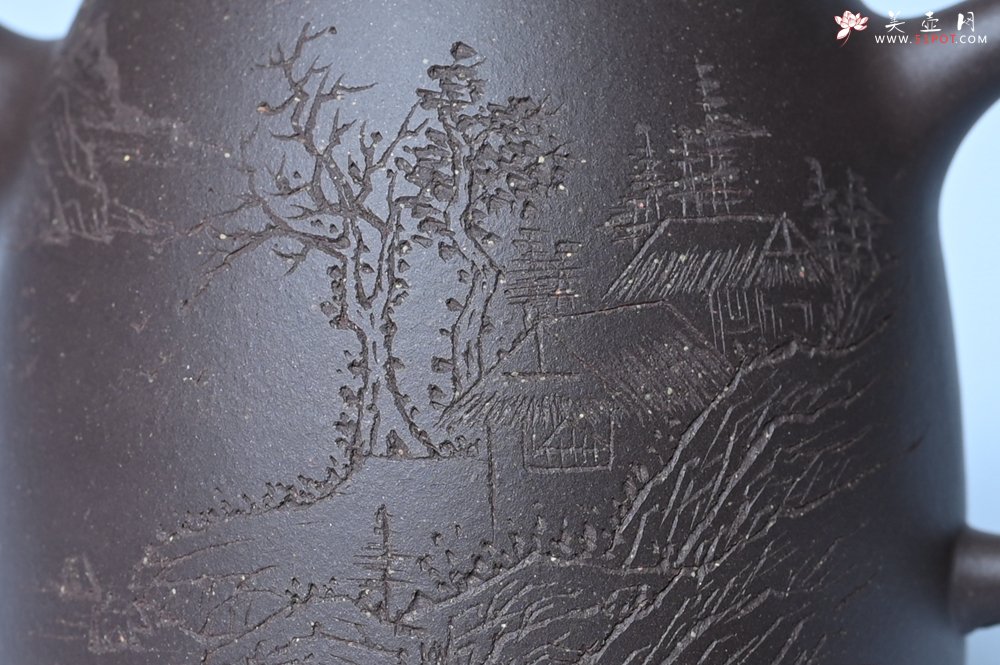 紫砂壶图片：美壶特惠 老紫泥精致山水汉铎壶 茶人醉爱 - 全手工紫砂壶网