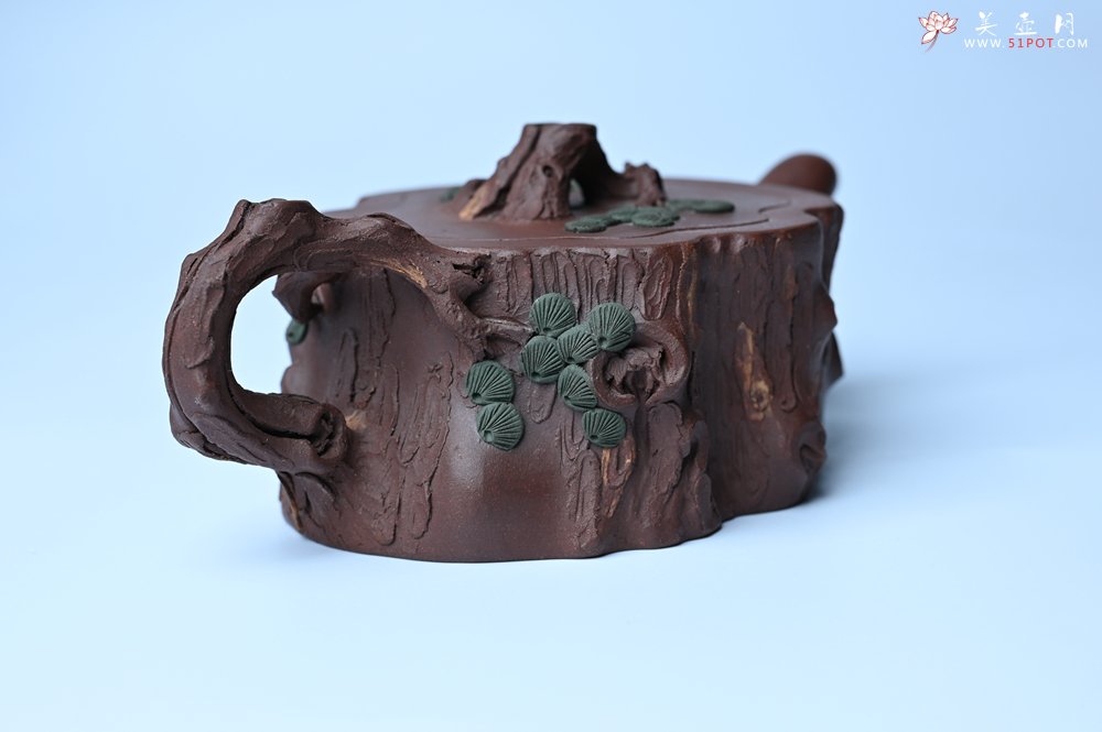 紫砂壶图片：实力派国工奚亮 全手工双色松桩壶 此壶灵动刻画描绘松桩之形 - 全手工紫砂壶网