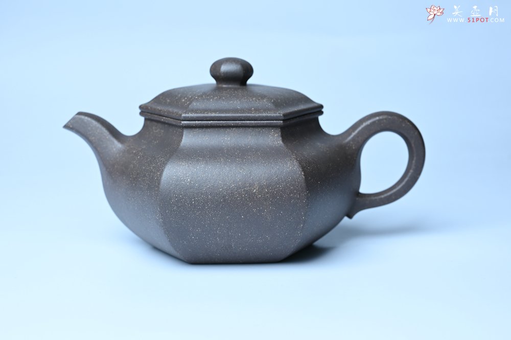 紫砂壶图片：实力派张海艳全手工精工老青灰泥六方仿古壶 气势磅礴 线面挺括平正 - 全手工紫砂壶网