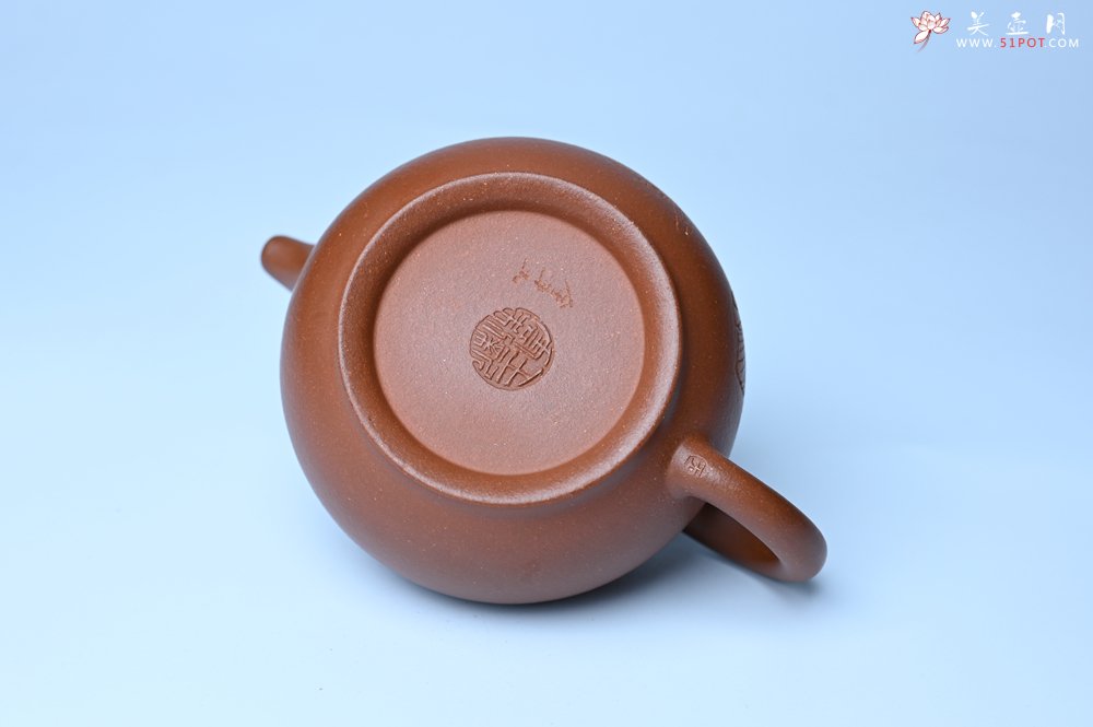 紫砂壶图片：美壶特惠 王老师 全手工红降坡泥潘壶 国助工 易轩 范小君徒杨志超老师刻绘 装饰小富贵特文气 - 全手工紫砂壶网