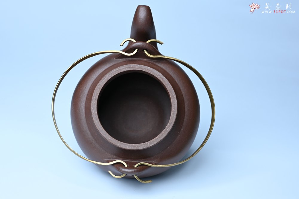 紫砂壶图片：美壶特惠 手工手制精致老紫泥提梁壶 茶人醉爱 - 全手工紫砂壶网
