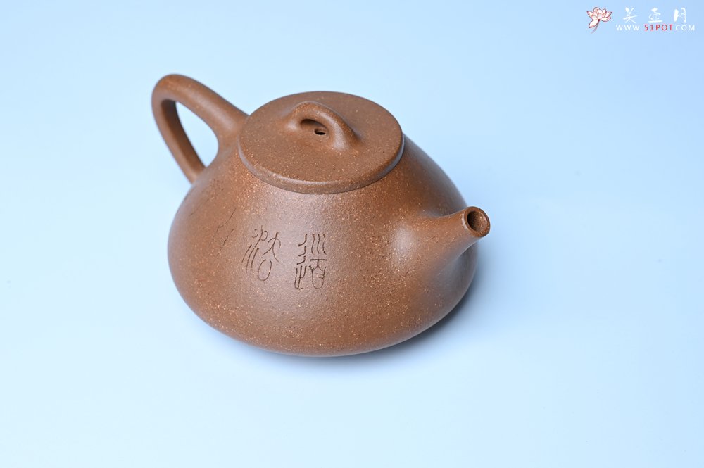 紫砂壶图片：油润五彩段泥 全手工薄胎子冶石瓢 难度大 骨肉匀挺 文气装饰罗汉图 - 全手工紫砂壶网