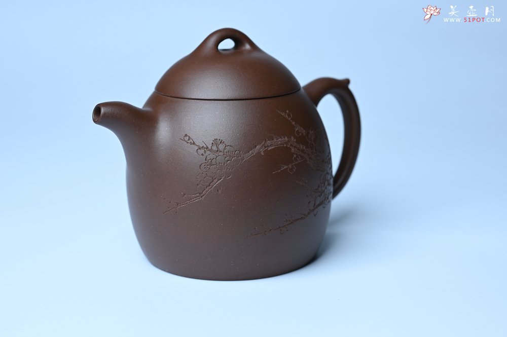 紫砂壶图片：美壶福利特惠 精致特好老紫泥秦权壶 刻梅花 特文气 - 全手工紫砂壶网