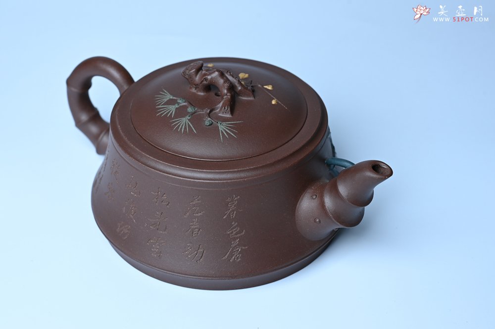 紫砂壶图片：美壶年底特惠 精品松竹梅紫砂壶 清虚静泰 暮色苍茫看劲松 乱云飞渡仍从容 - 全手工紫砂壶网