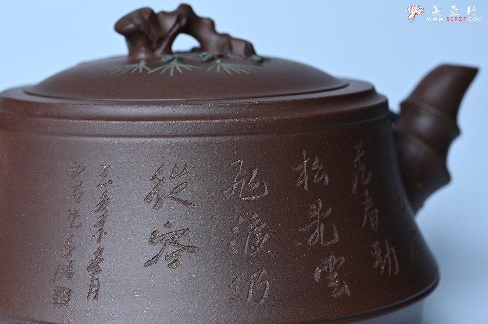 紫砂壶图片：美壶年底特惠 精品松竹梅紫砂壶 清虚静泰 暮色苍茫看劲松 乱云飞渡仍从容 - 全手工紫砂壶网