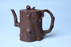 紫砂壶图片：潜力股赵老师 全手工秀雅桃桩 肌理自然生动 - 全手工紫砂壶网