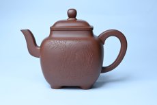 紫砂壶图片：实力派张海艳全手工油润底曹青重器鸣远四方 气势磅礴 用心之作 装饰人物特文气 - 全手工紫砂壶网
