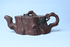 紫砂壶图片：实力派国工奚亮 全手工双色松桩壶 此壶灵动刻画描绘松桩之形 - 全手工紫砂壶网