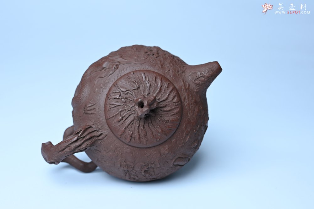 紫砂壶图片：潜力股赵老师实力演绎全手工龙供春壶 肌理细腻逼真 - 全手工紫砂壶网