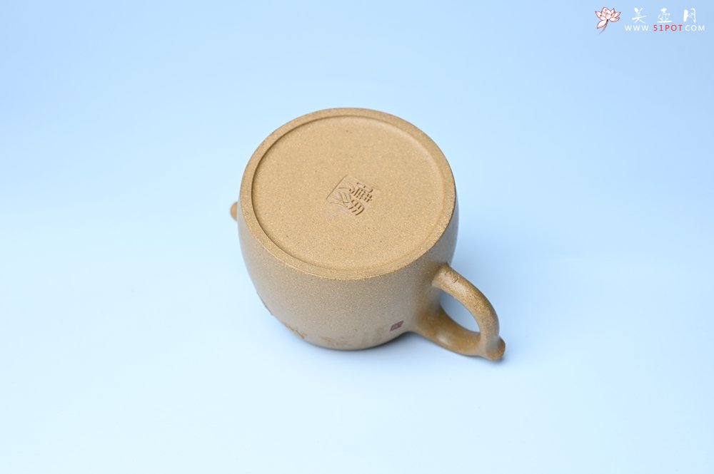 紫砂壶图片：美壶特惠 精致特好黄段泥井栏壶 泥绘祥瑞兔子 惠风和畅 寓意吉祥好运常来 - 全手工紫砂壶网