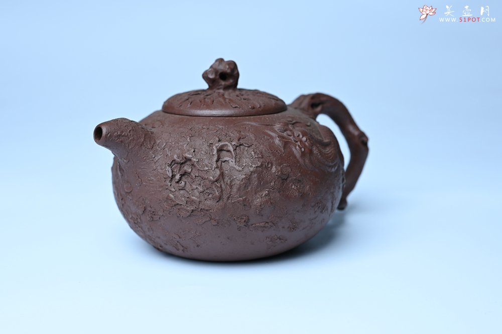 紫砂壶图片：潜力股赵老师实力演绎全手工龙供春壶 肌理细腻逼真 - 全手工紫砂壶网