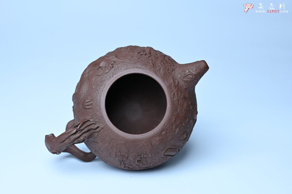 紫砂壶图片：潜力股赵老师实力演绎全手工龙供春壶 肌理细腻逼真 - 全手工紫砂壶网