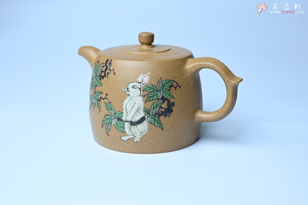 紫砂壶图片：美壶特惠 精致特好黄段泥井栏壶 泥绘祥瑞兔子 惠风和畅 寓意吉祥好运常来 - 全手工紫砂壶网