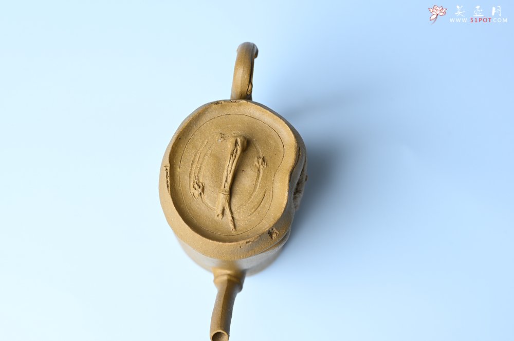 紫砂壶图片：美壶特惠 黄金段泥全手工君竹壶 茶人醉爱 - 全手工紫砂壶网