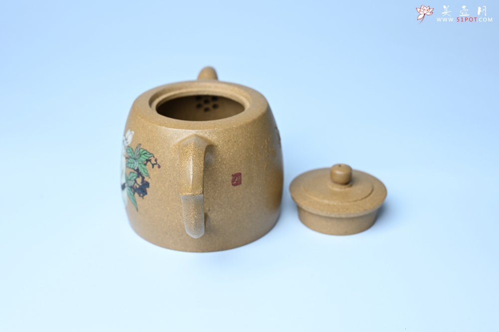 紫砂壶图片：美壶特惠 精致特好黄段泥井栏壶 泥绘祥瑞兔子 惠风和畅 寓意吉祥好运常来 - 全手工紫砂壶网