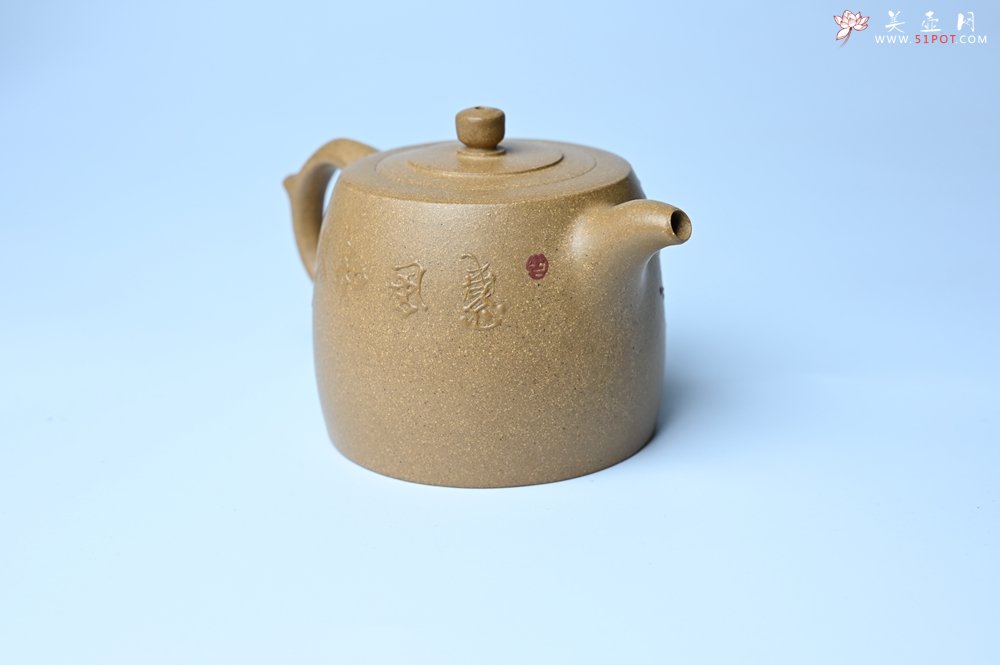 紫砂壶图片：美壶特惠 精致特好黄段泥井栏壶 泥绘祥瑞兔子 惠风和畅 寓意吉祥好运常来 - 全手工紫砂壶网