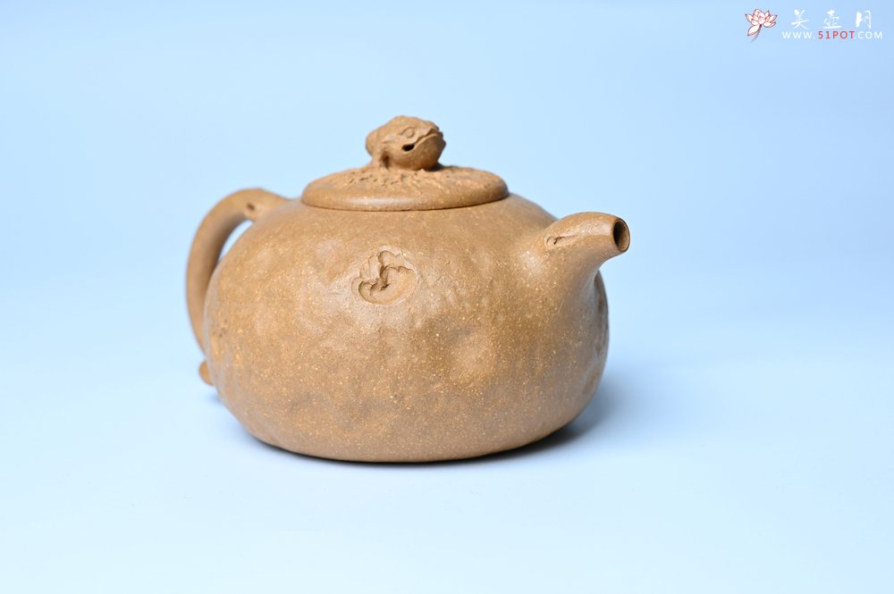 紫砂壶图片：潜力股赵老师实力演绎全手工老黄段泥金蟾供春壶 金蟾灵动 不失为一把好壶 - 全手工紫砂壶网