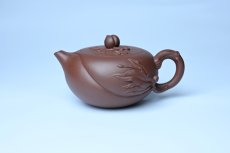 紫砂壶图片：美壶特惠 1993年国工杨军保精致特好紫泥蟠桃壶 - 全手工紫砂壶网