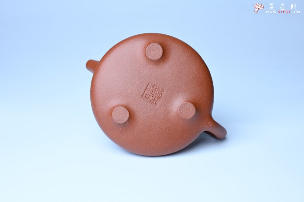 紫砂壶图片：实力派国工周斌（周镔）特好红降坡泥全手工子冶石瓢 张听钢装饰山水 - 全手工紫砂壶网