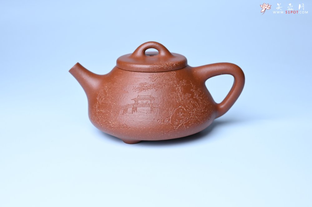 紫砂壶图片：实力派国工周斌（周镔）特好红降坡泥全手工子冶石瓢 张听钢装饰山水 - 全手工紫砂壶网