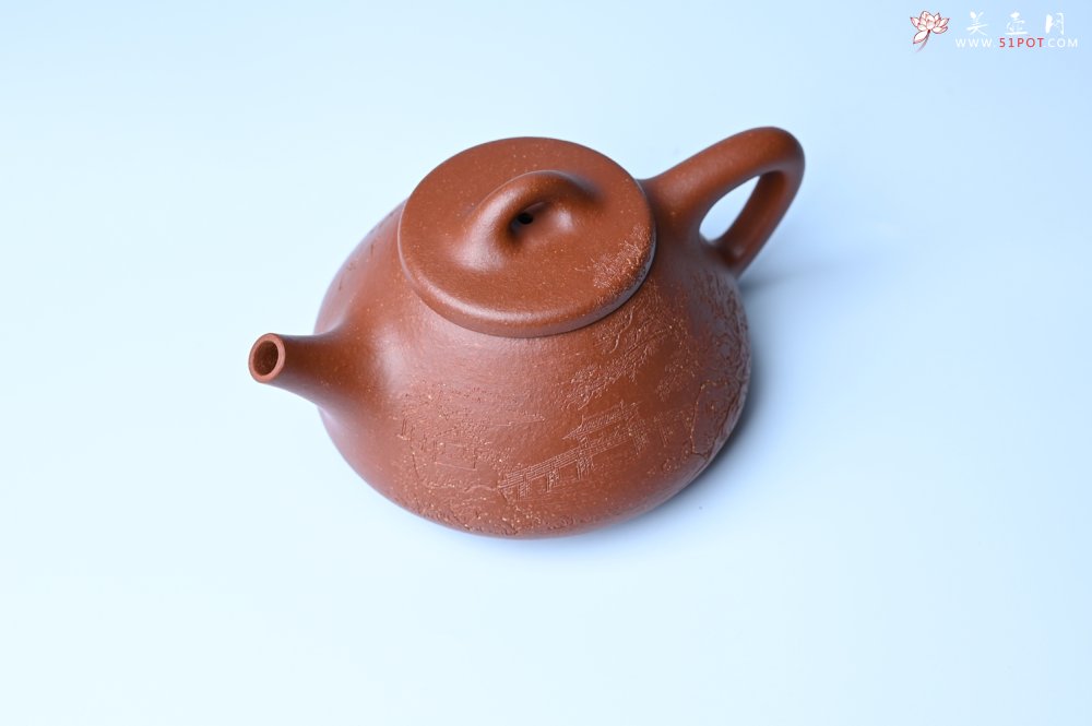 紫砂壶图片：实力派国工周斌（周镔）特好红降坡泥全手工子冶石瓢 张听钢装饰山水 - 全手工紫砂壶网