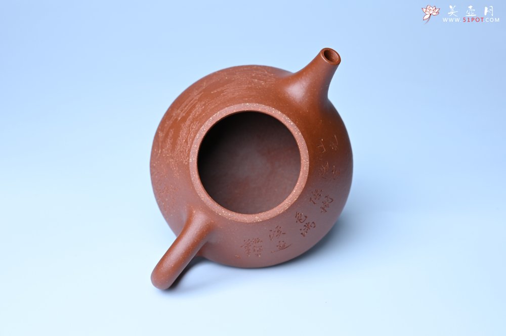 紫砂壶图片：实力派国工周斌（周镔）特好红降坡泥全手工子冶石瓢 张听钢装饰山水 - 全手工紫砂壶网