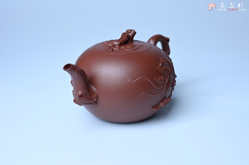 紫砂壶图片：实力派国工顾顺荣和夫人尹璐合作款 黄龙山紫泥松鼠葡萄壶270cc - 全手工紫砂壶网