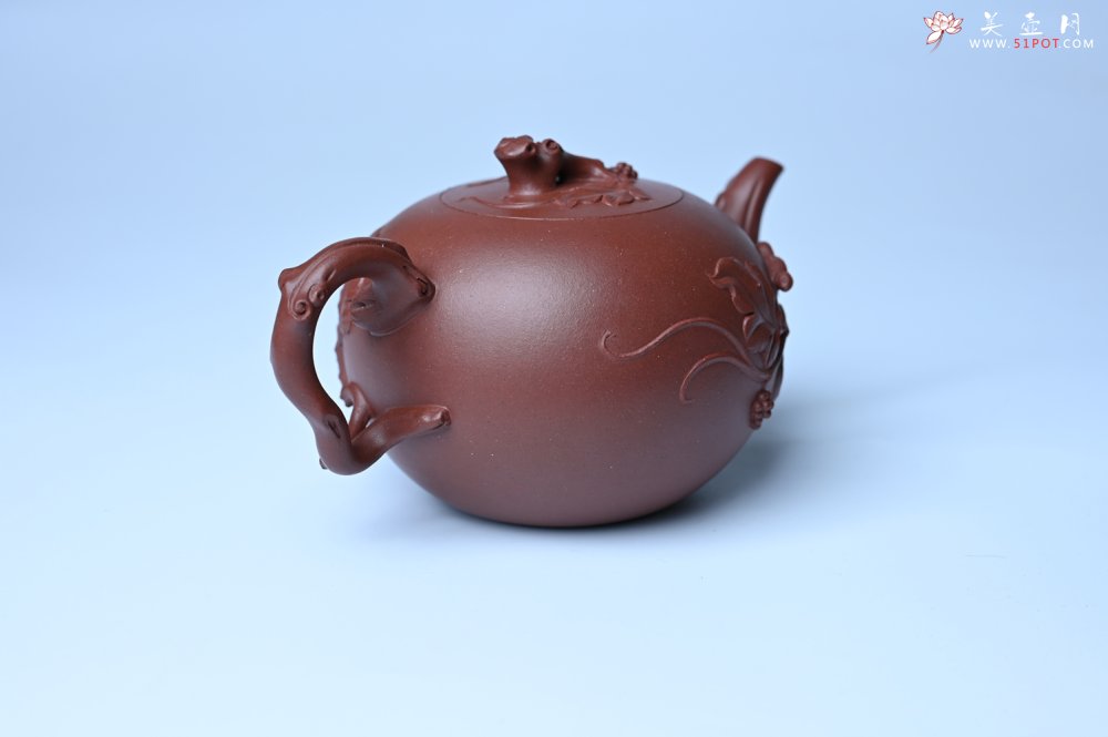 紫砂壶图片：实力派国工顾顺荣和夫人尹璐合作款 黄龙山紫泥松鼠葡萄壶270cc - 全手工紫砂壶网